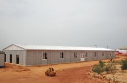 Bangunan tapak kerja pasang siap di Mine, Senegal